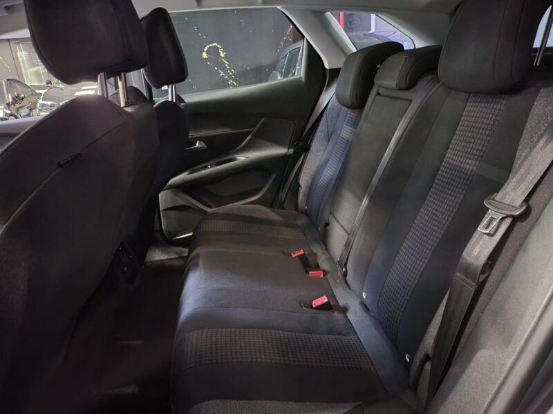 PEUGEOT 3008 1.2 PureTech 130cv ACTIVE BUSINESS S&S EAT6 CARPLAY / RADARS AV AR / DISTRIBUTION FAITE