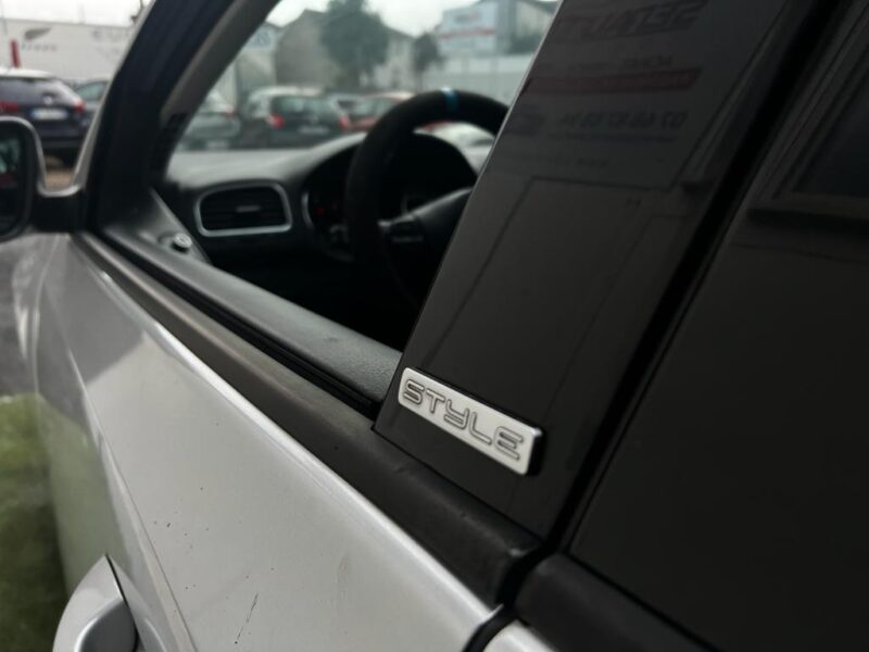 VOLKSWAGEN GOLF VI 2012