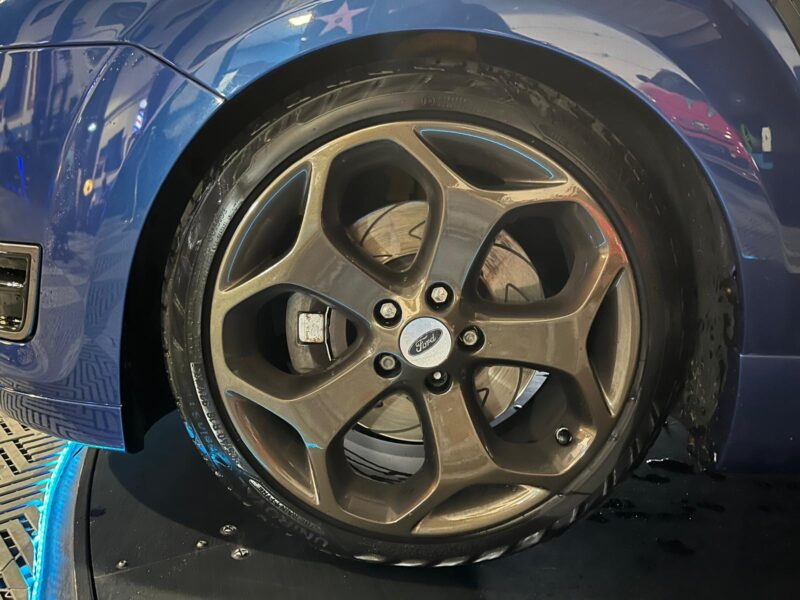 FORD FOCUS ST II 2.5 Turbo 220cv BVM6 // SIEGES RECARO/RADAR-AR/CLIM-AUTO BI-ZONE