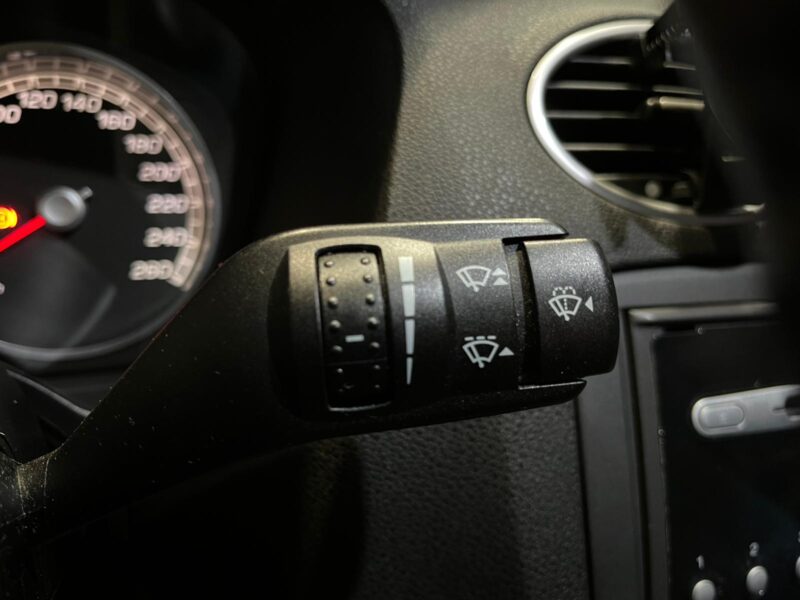 FORD FOCUS ST II 2.5 Turbo 220cv BVM6 // SIEGES RECARO/RADAR-AR/CLIM-AUTO BI-ZONE