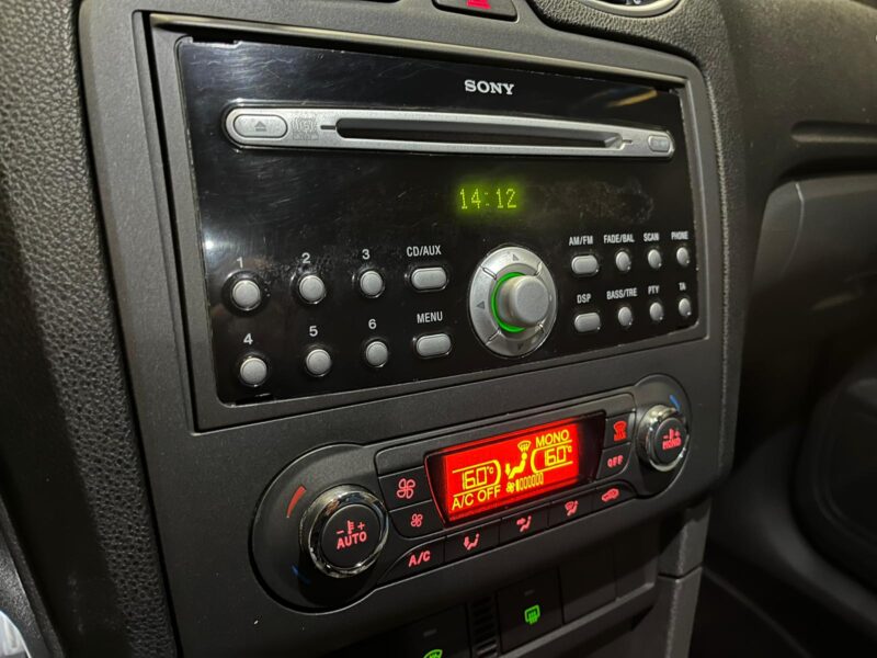 FORD FOCUS ST II 2.5 Turbo 220cv BVM6 // SIEGES RECARO/RADAR-AR/CLIM-AUTO BI-ZONE