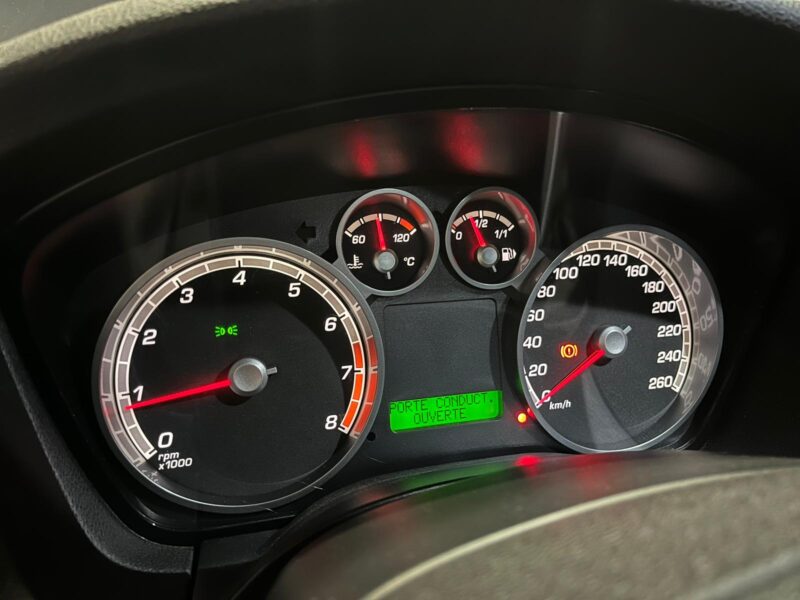 FORD FOCUS ST II 2.5 Turbo 220cv BVM6 // SIEGES RECARO/RADAR-AR/CLIM-AUTO BI-ZONE