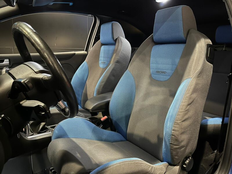 FORD FOCUS ST II 2.5 Turbo 220cv BVM6 // SIEGES RECARO/RADAR-AR/CLIM-AUTO BI-ZONE