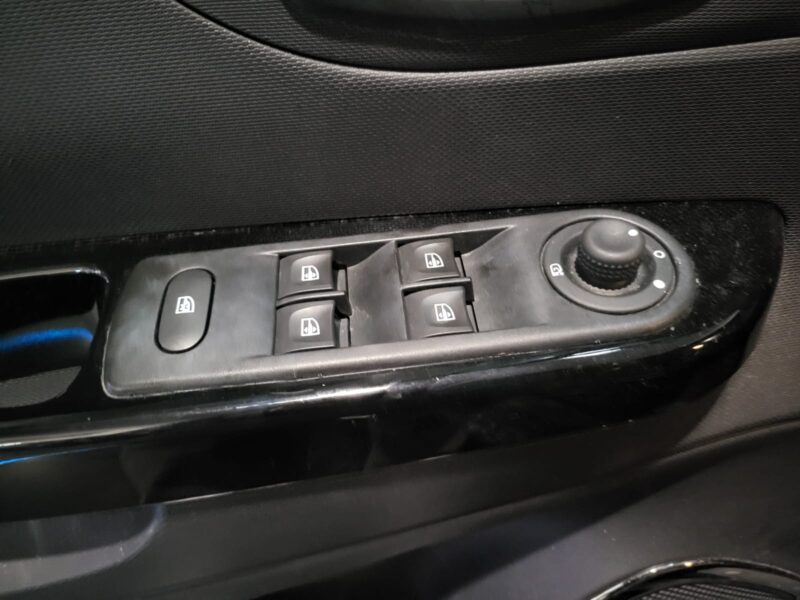 RENAULT CAPTUR 1.2 TCe 120cv Intens EDC // RADAR-AR/GPS/BLUETOOTH