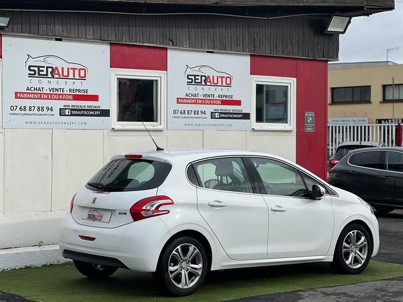 PEUGEOT 208 2013