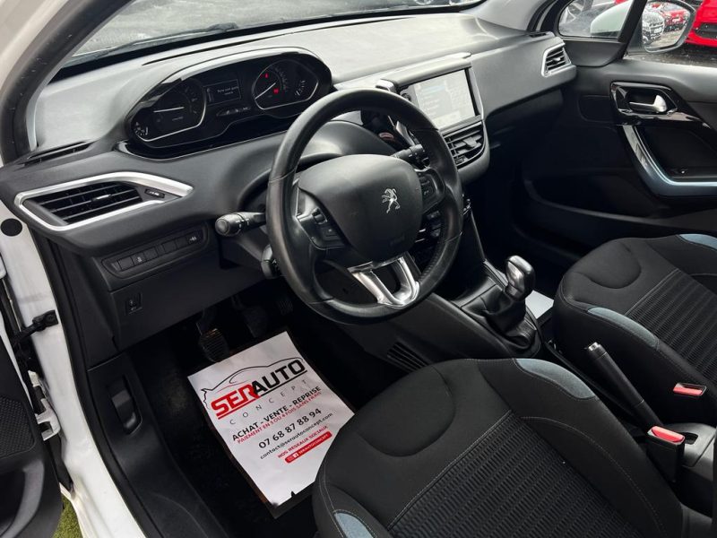 PEUGEOT 208 2013