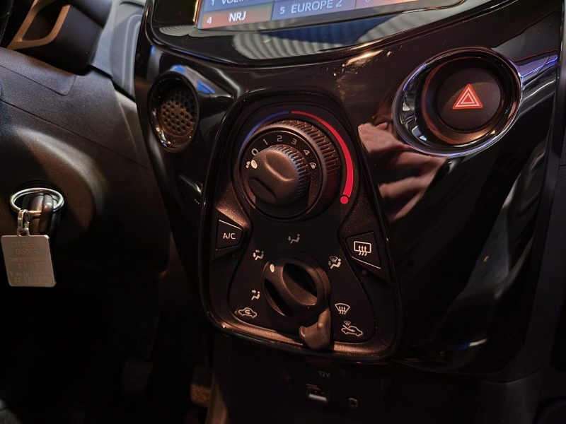 CITROEN C1 1.0L VTi 69CH SHINE / CAMERA+CLIM+CARPLAY