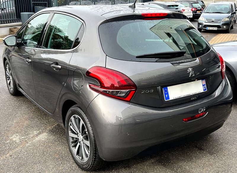 PEUGEOT 208 PHASE 2 ALLURE 1.6 HDI 75 GPS CARPLAY & ANDROID CAMERA REGULATEUR - Garantie 6 Mois