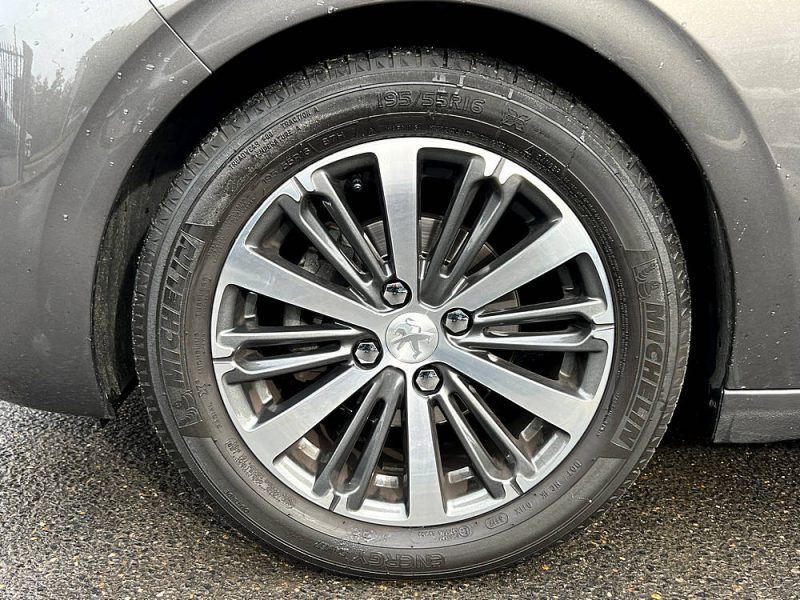 PEUGEOT 208 PHASE 2 ALLURE 1.6 HDI 75 GPS CARPLAY & ANDROID CAMERA REGULATEUR - Garantie 6 Mois