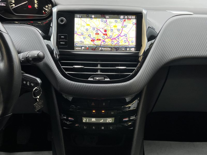 PEUGEOT 208 PHASE 2 ALLURE 1.6 HDI 75 GPS CARPLAY & ANDROID CAMERA REGULATEUR - Garantie 6 Mois