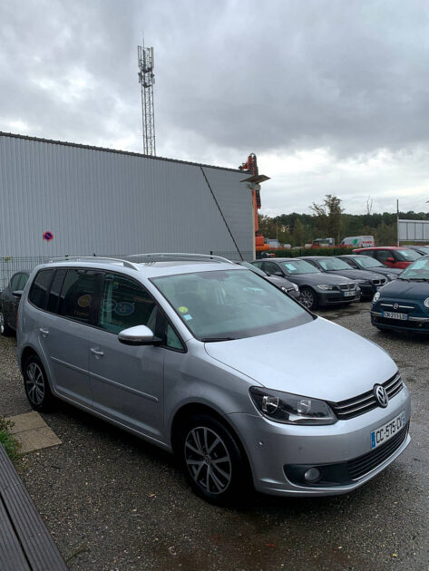 VOLKSWAGEN TOURAN 2012