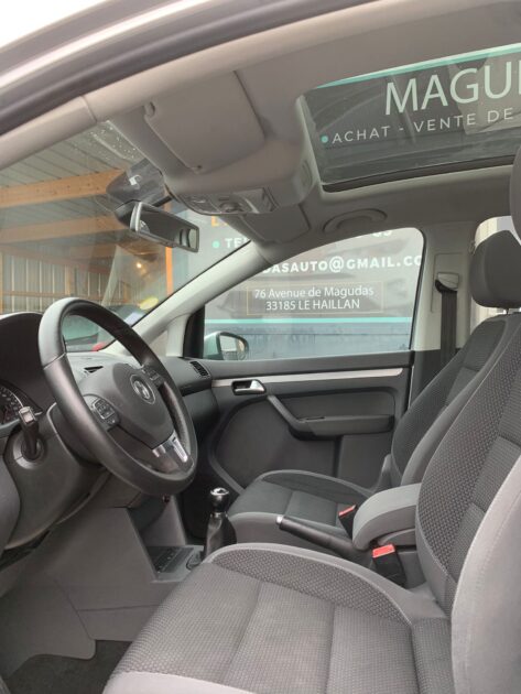 VOLKSWAGEN TOURAN 2012