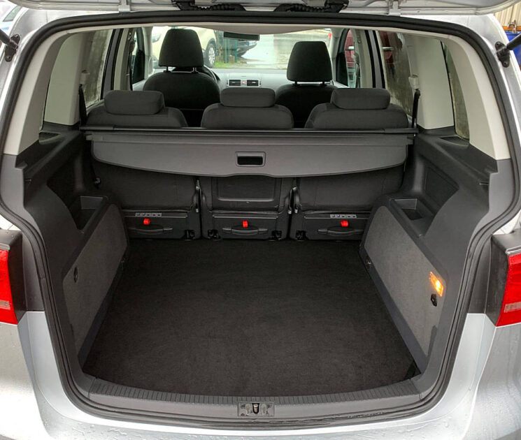 VOLKSWAGEN TOURAN 2012