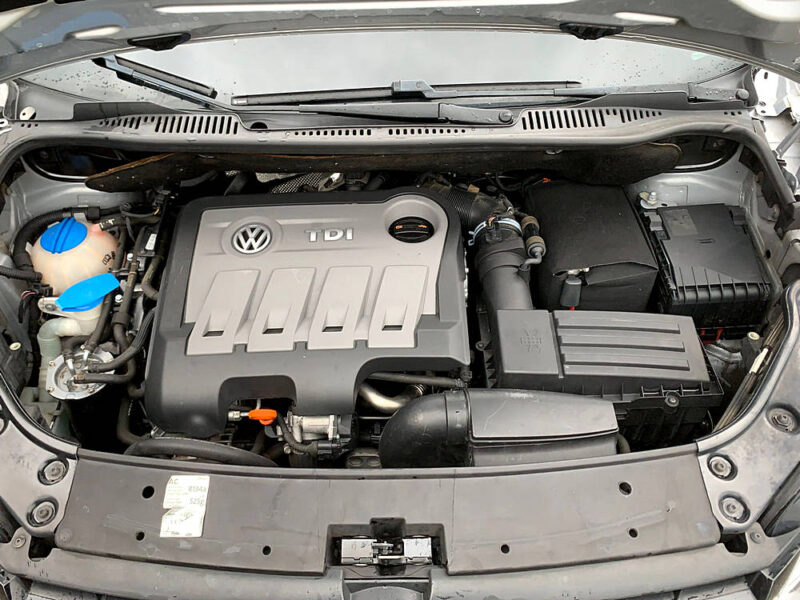VOLKSWAGEN TOURAN 2012