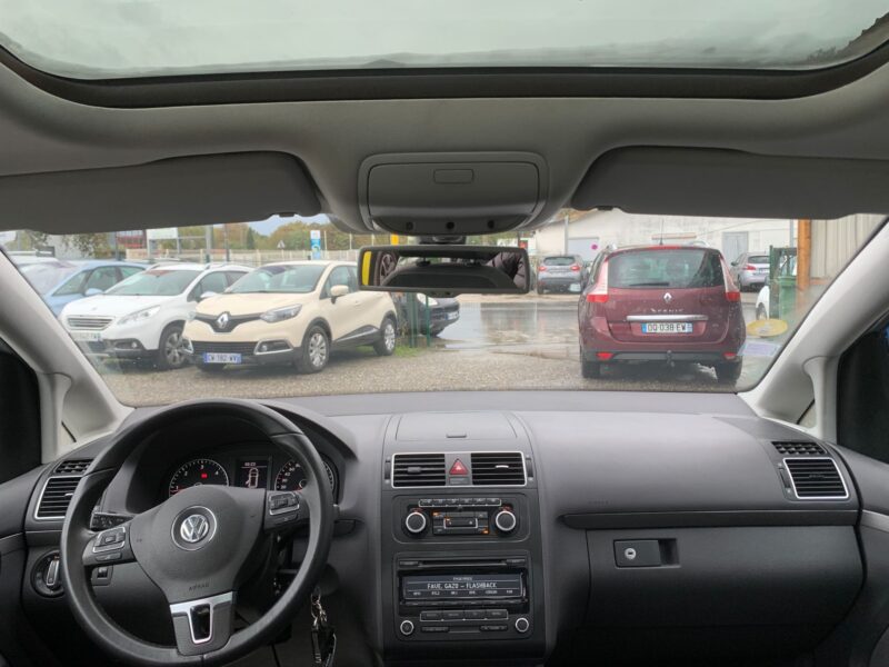 VOLKSWAGEN TOURAN 2012