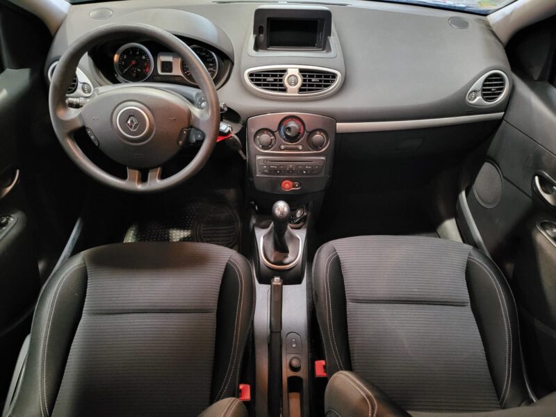 RENAULT CLIO III 1.2 16V 75cv Yahoo // REGULATEUR-LIMITEUR DE VITESSE/PRISE AUX/GPS TOMTOM