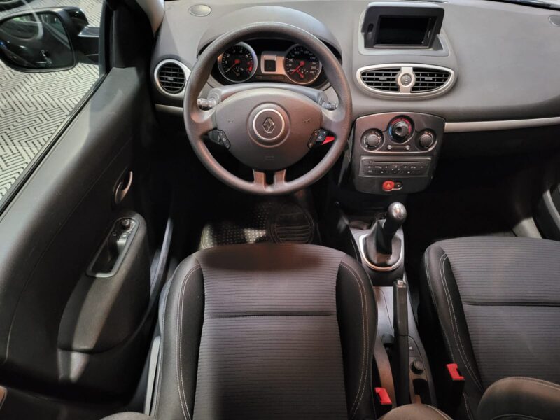 RENAULT CLIO III 1.2 16V 75cv Yahoo // REGULATEUR-LIMITEUR DE VITESSE/PRISE AUX/GPS TOMTOM