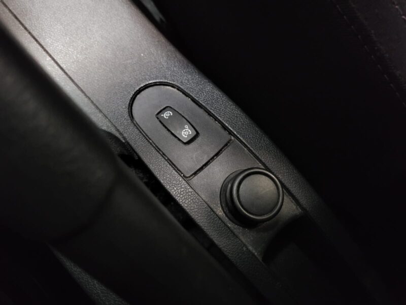 RENAULT CLIO III 1.2 16V 75cv Yahoo // REGULATEUR-LIMITEUR DE VITESSE/PRISE AUX/GPS TOMTOM