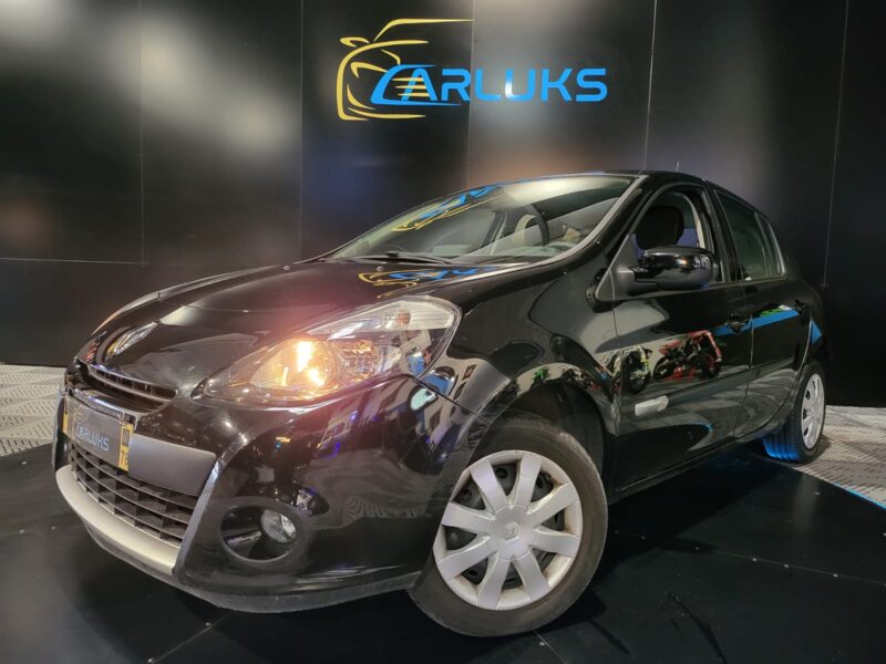 RENAULT CLIO III 1.2 16V 75cv Yahoo // REGULATEUR-LIMITEUR DE VITESSE/PRISE AUX/GPS TOMTOM