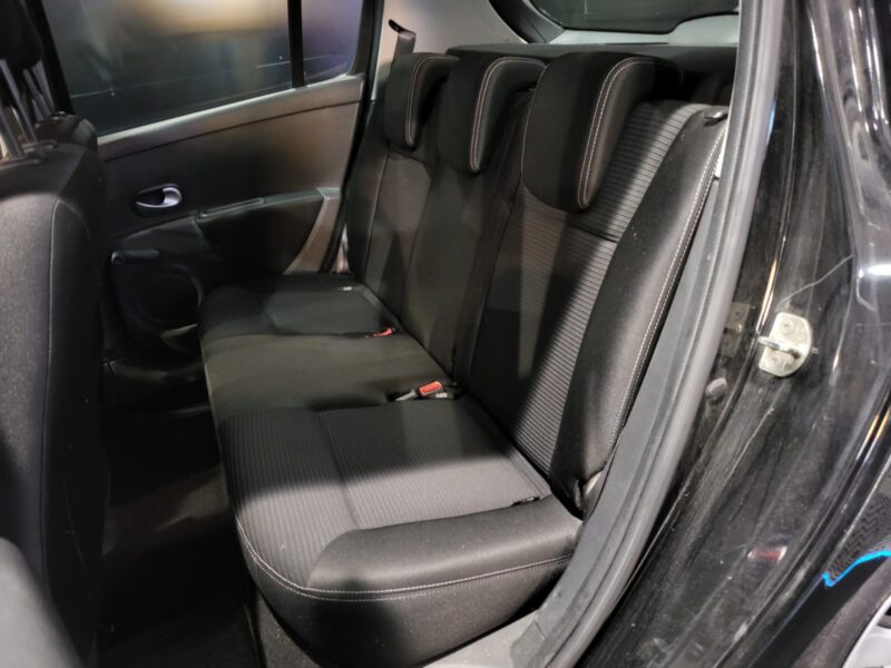 RENAULT CLIO III 1.2 16V 75cv Yahoo // REGULATEUR-LIMITEUR DE VITESSE/PRISE AUX/GPS TOMTOM