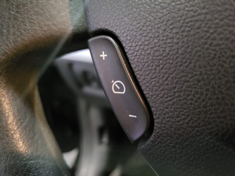 RENAULT CLIO III 1.2 16V 75cv Yahoo // REGULATEUR-LIMITEUR DE VITESSE/PRISE AUX/GPS TOMTOM