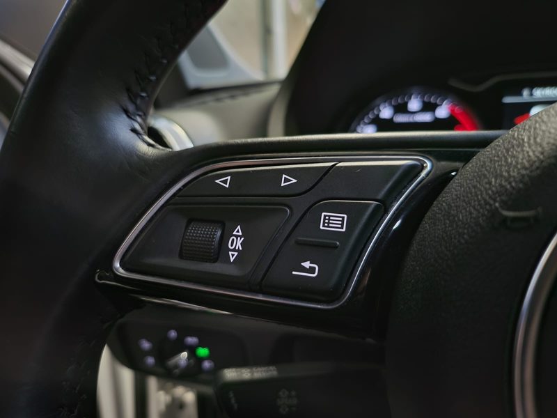 AUDI A3 Sportback 30 TFSI 116cv SPORT LIMITED 1ER MAIN /CAMERA+VOLANT MEPLAT+CARPLAY/