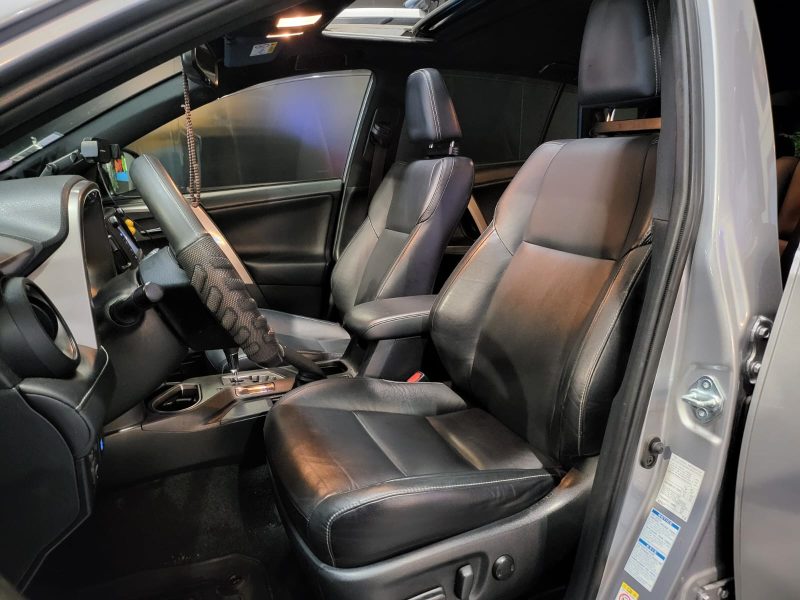 TOYOTA RAV4 Hybrid 2.5 VVT-i 197/155cv Black Edition CVT / TOIT OUVRANT/SIEGES CHAUFFANT/CAMERA DE R