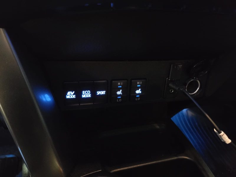 TOYOTA RAV4 Hybrid 2.5 VVT-i 197/155cv Black Edition CVT / TOIT OUVRANT/SIEGES CHAUFFANT/CAMERA DE R