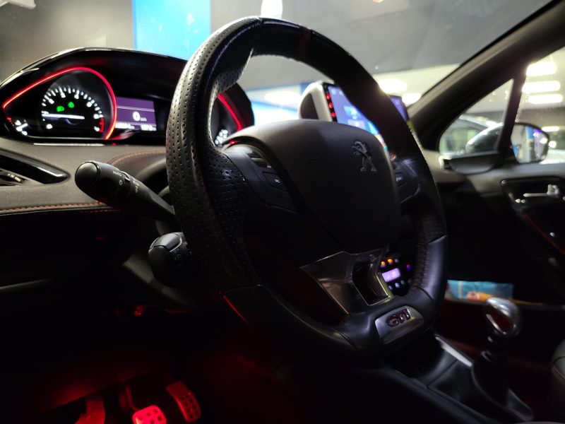 PEUGEOT 208 GTI 1.6L 208CH / TOIT PANO+CAMERA+TABLETTE MULTIMEDIA