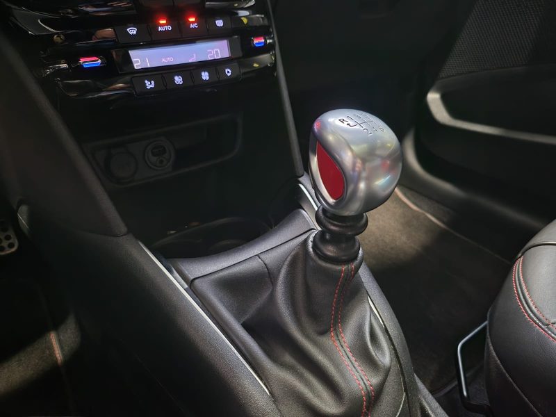 PEUGEOT 208 GTI 1.6L 208CH / TOIT PANO+CAMERA+TABLETTE MULTIMEDIA