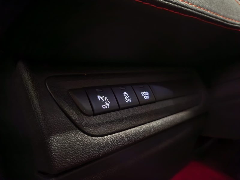 PEUGEOT 208 GTI 1.6L 208CH / TOIT PANO+CAMERA+TABLETTE MULTIMEDIA