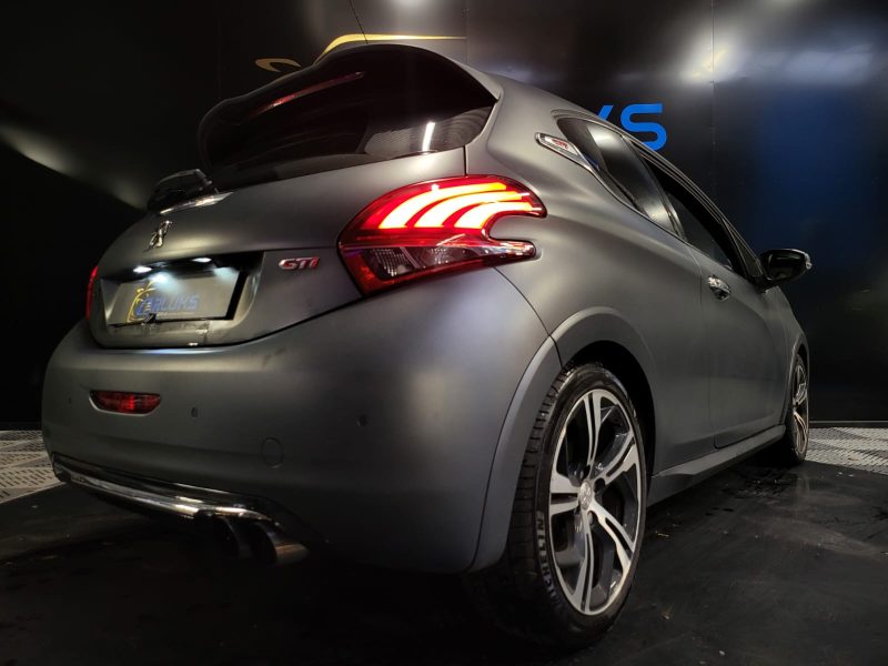 PEUGEOT 208 GTI 1.6L 208CH / TOIT PANO+CAMERA+TABLETTE MULTIMEDIA