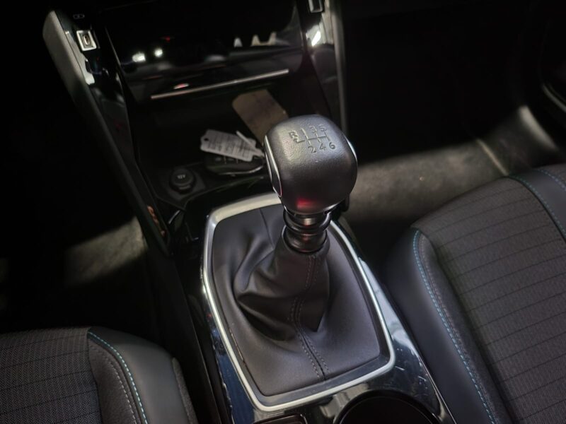 PEUGEOT 208 II 1.2 PureTech 100cv ALLURE BUSINESS E-COCKPIT 3D / GRAND GPS / CARPLAY / CAMERA