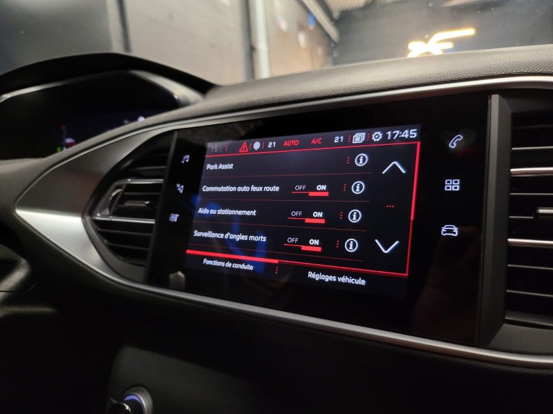 PEUGEOT 308 II GT 1.2 PURETECH 130 CV / TOIT PANO / CARPLAY / DYNAUDIO / PACK BLACK