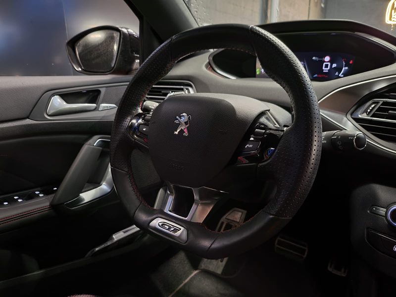 PEUGEOT 308 II GT 1.2 PURETECH 130 CV / TOIT PANO / CARPLAY / DYNAUDIO / PACK BLACK
