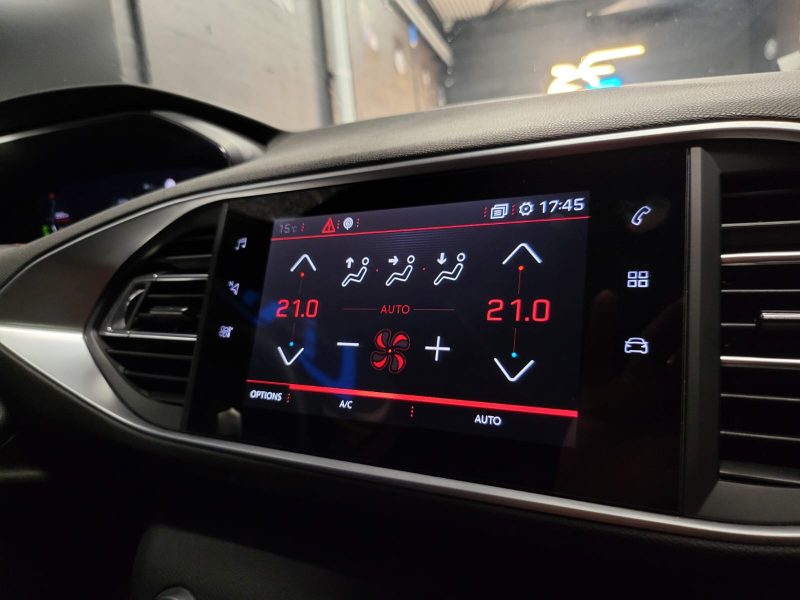 PEUGEOT 308 II GT 1.2 PURETECH 130 CV / TOIT PANO / CARPLAY / DYNAUDIO / PACK BLACK