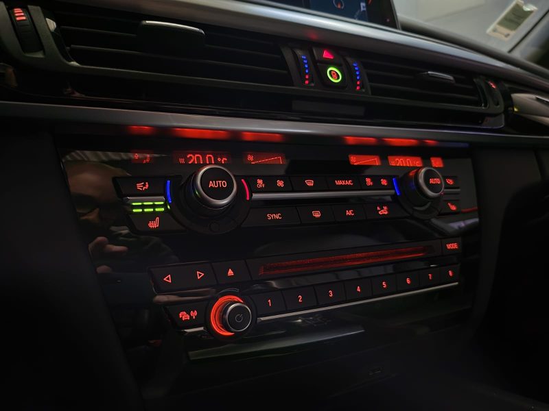 BMW X5 (F15) 40e xDRIVE 2.0L PLUG IN HYBRID 313CH M SPORT / TOIT OUVRANT+CAMERA+TETE HAUTE+HARMAN KA