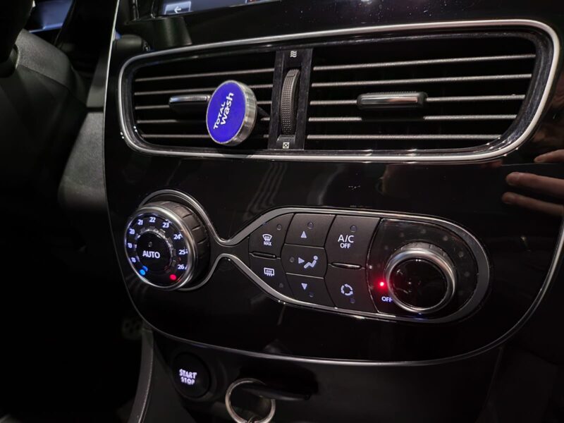 RENAULT CLIO V 0.9 TCe 90cv GT LINE / TOIT PANORAMIQUE / SIEGES SPORT GT / CAMERA DE RECULE