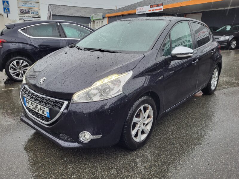 PEUGEOT 208 1.2 VTI ESSENCE 82 CV STYLE