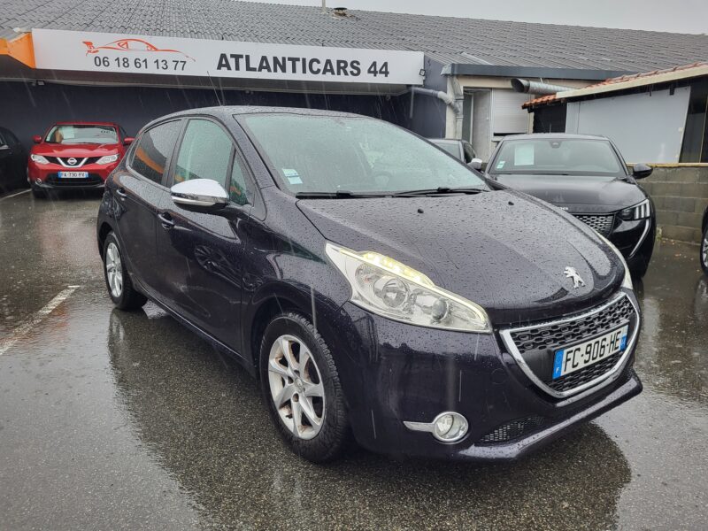 PEUGEOT 208 1.2 VTI ESSENCE 82 CV STYLE