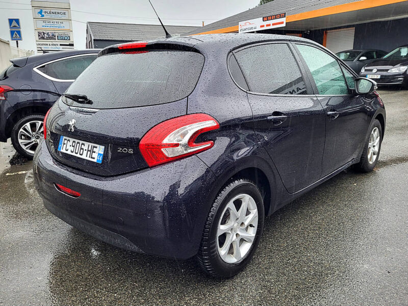 PEUGEOT 208 1.2 VTI ESSENCE 82 CV STYLE