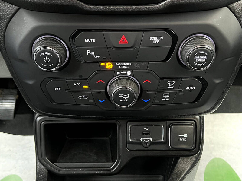 JEEP RENEGADE BROOKLYN EDITION 1.6 E TORQ 110 1ERE MAIN / GPS APPLE CARPLAY KEYLESS - Garantie 1an