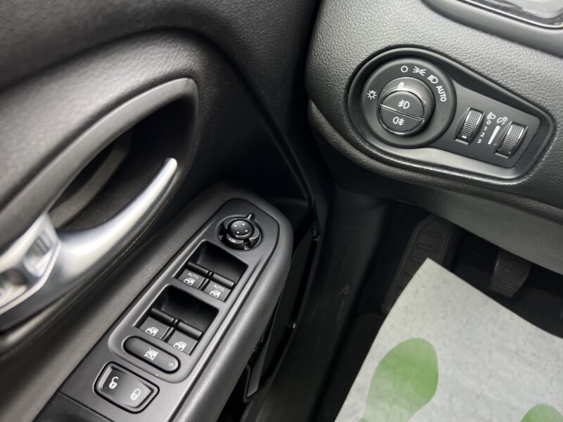 JEEP RENEGADE BROOKLYN EDITION 1.6 E TORQ 110 1ERE MAIN / GPS APPLE CARPLAY KEYLESS - Garantie 1an