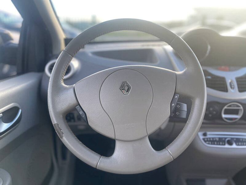 RENAULT TWINGO II 2012