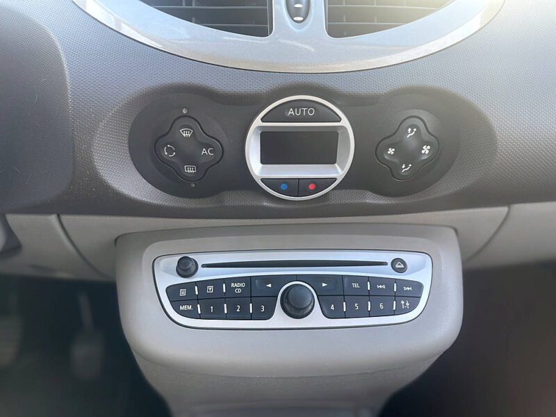 RENAULT TWINGO II 2012