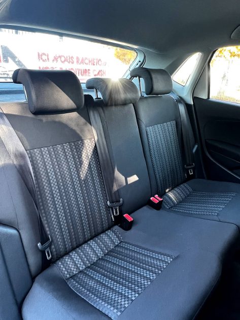 VOLKSWAGEN POLO V 2015