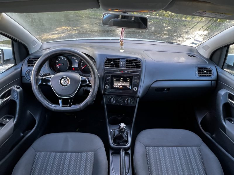 VOLKSWAGEN POLO V 2015