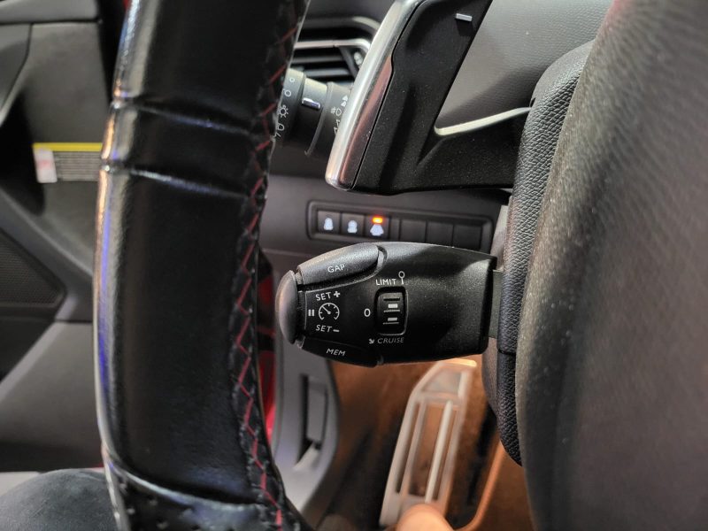 PEUGEOT 308 1.6 THP 225cv GT EAT // APPLE CARPLAY/TOIT PANORAMIQUE/CAMERA DE RECUL