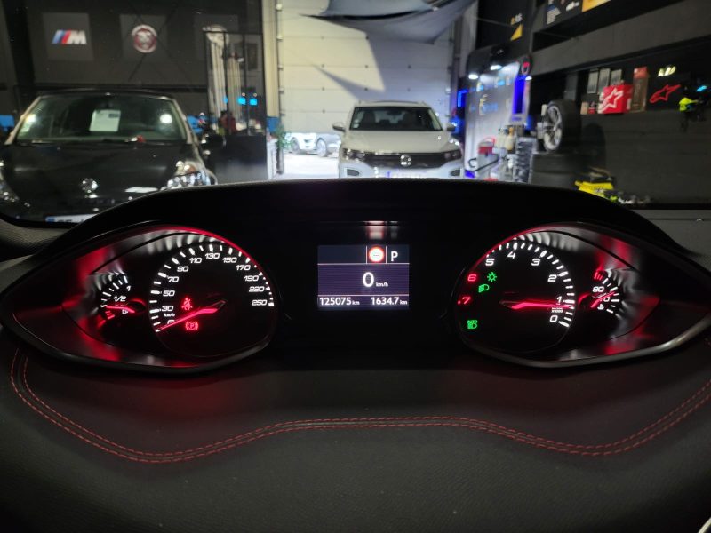 PEUGEOT 308 1.6 THP 225cv GT EAT // APPLE CARPLAY/TOIT PANORAMIQUE/CAMERA DE RECUL