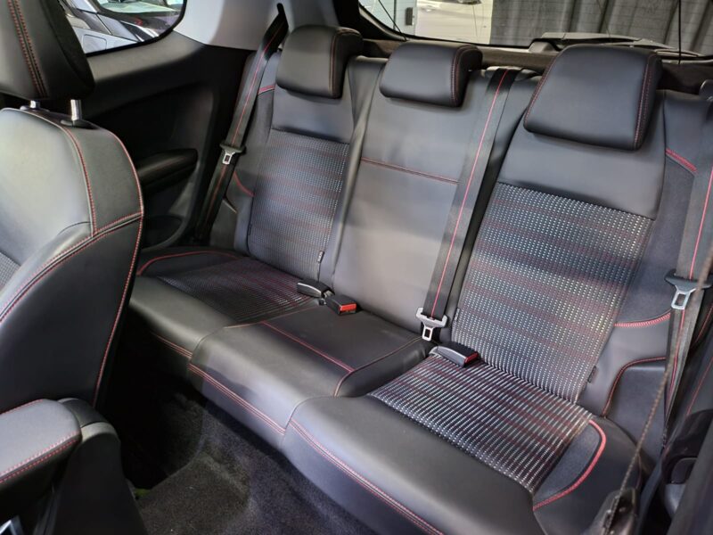 PEUGEOT 208 1.2 PURETECH 110cv GT LINE TOIT PANORAMIQUE / AUDIO JBL / CARPLAY 1E MAIN SUIVIE PEUGEOT